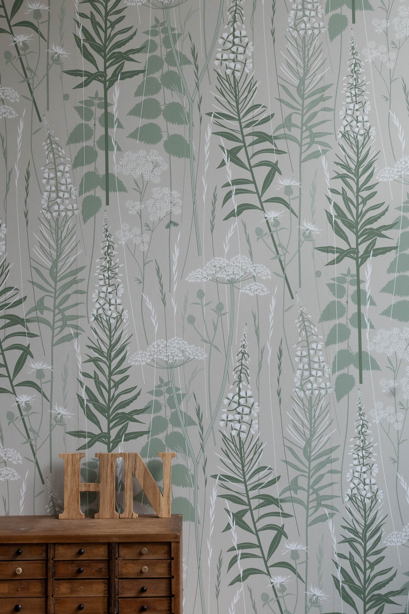 Wild Edge wallpaper in Nettle