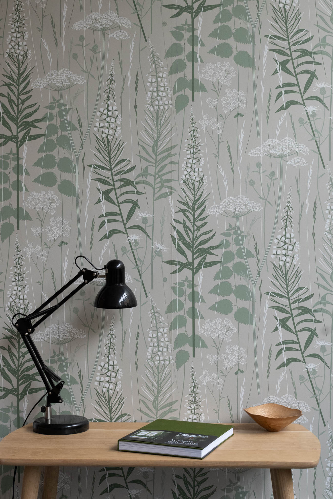 Wild Edge wallpaper in Nettle