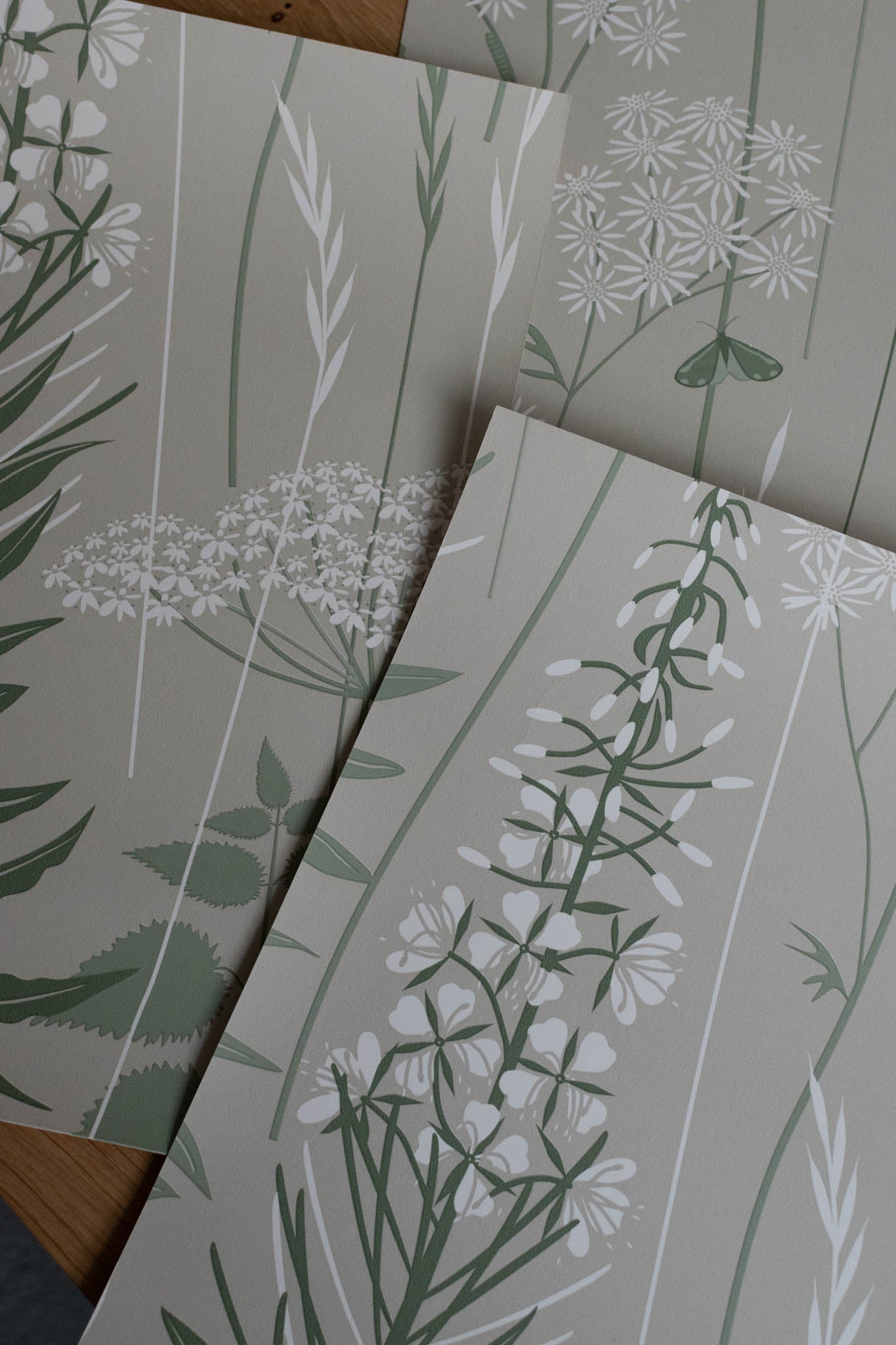 Wild Edge wallpaper in Nettle