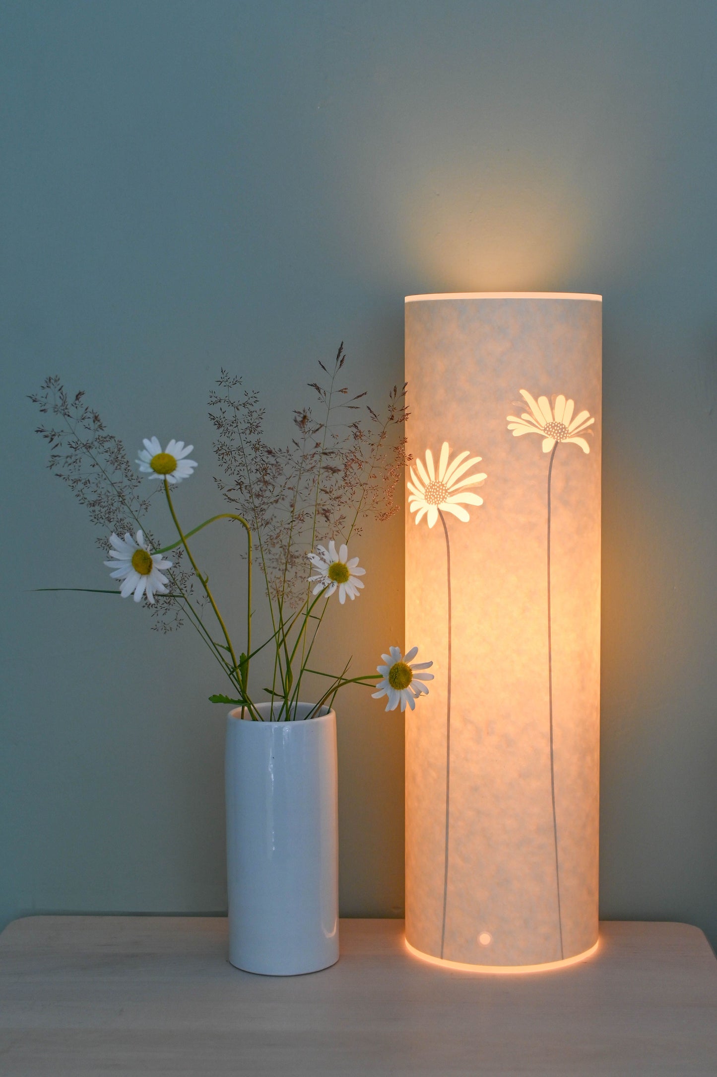 Cylindrical Daisy Table Lamp