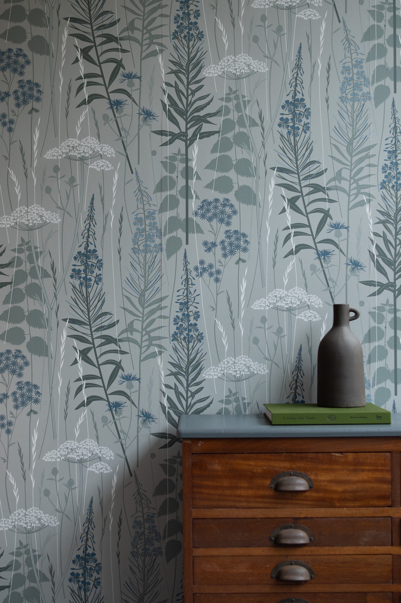 Wild Edge wallpaper in Shadow