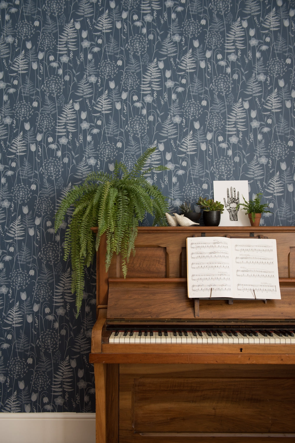 Charlotte's Garden wallpaper in Inkwell