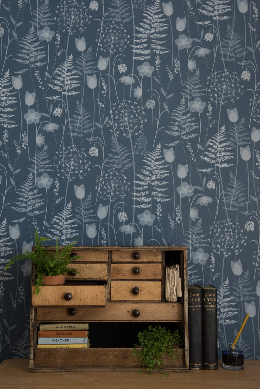 Charlotte's Garden wallpaper in Inkwell