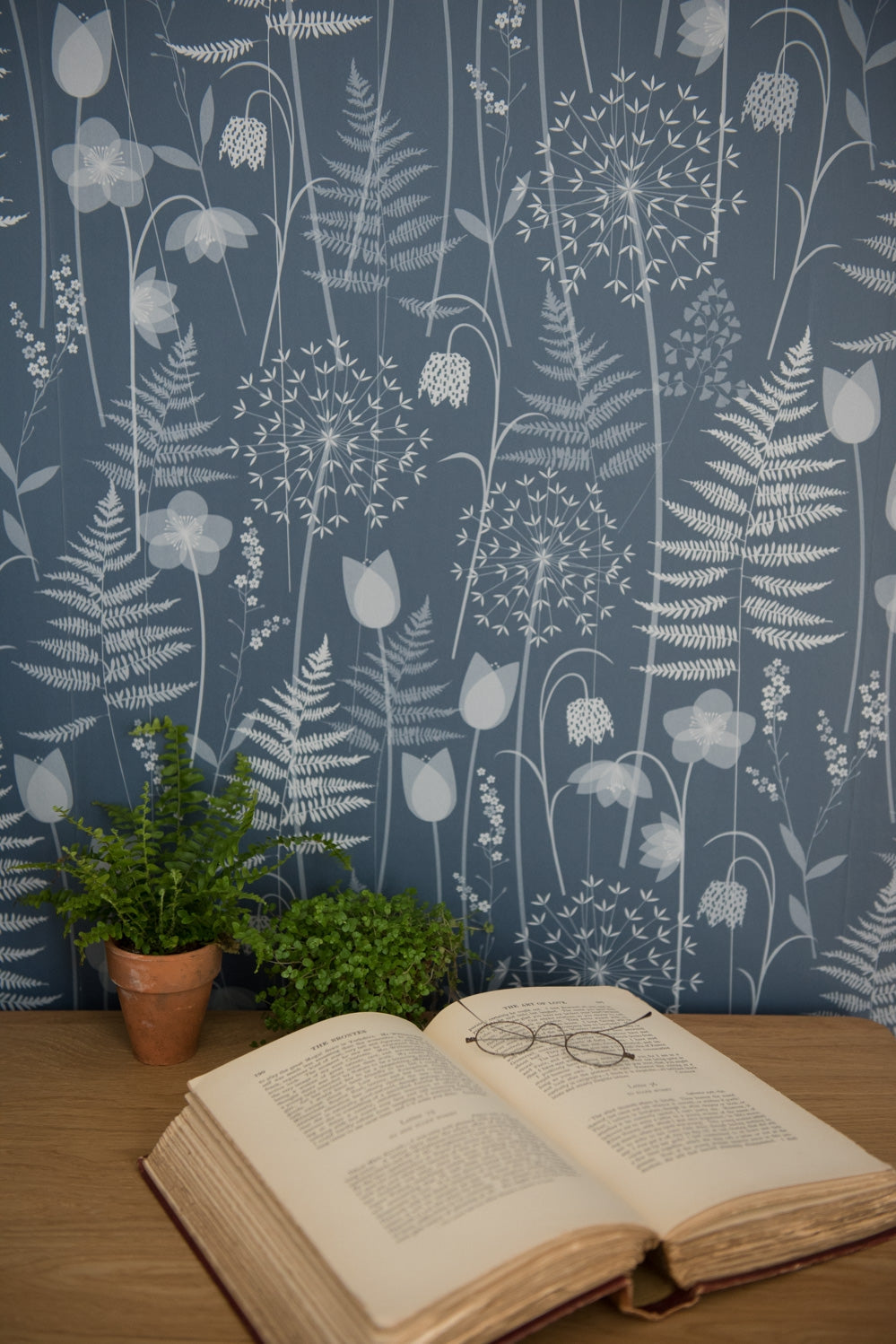 Charlotte's Garden wallpaper in Inkwell