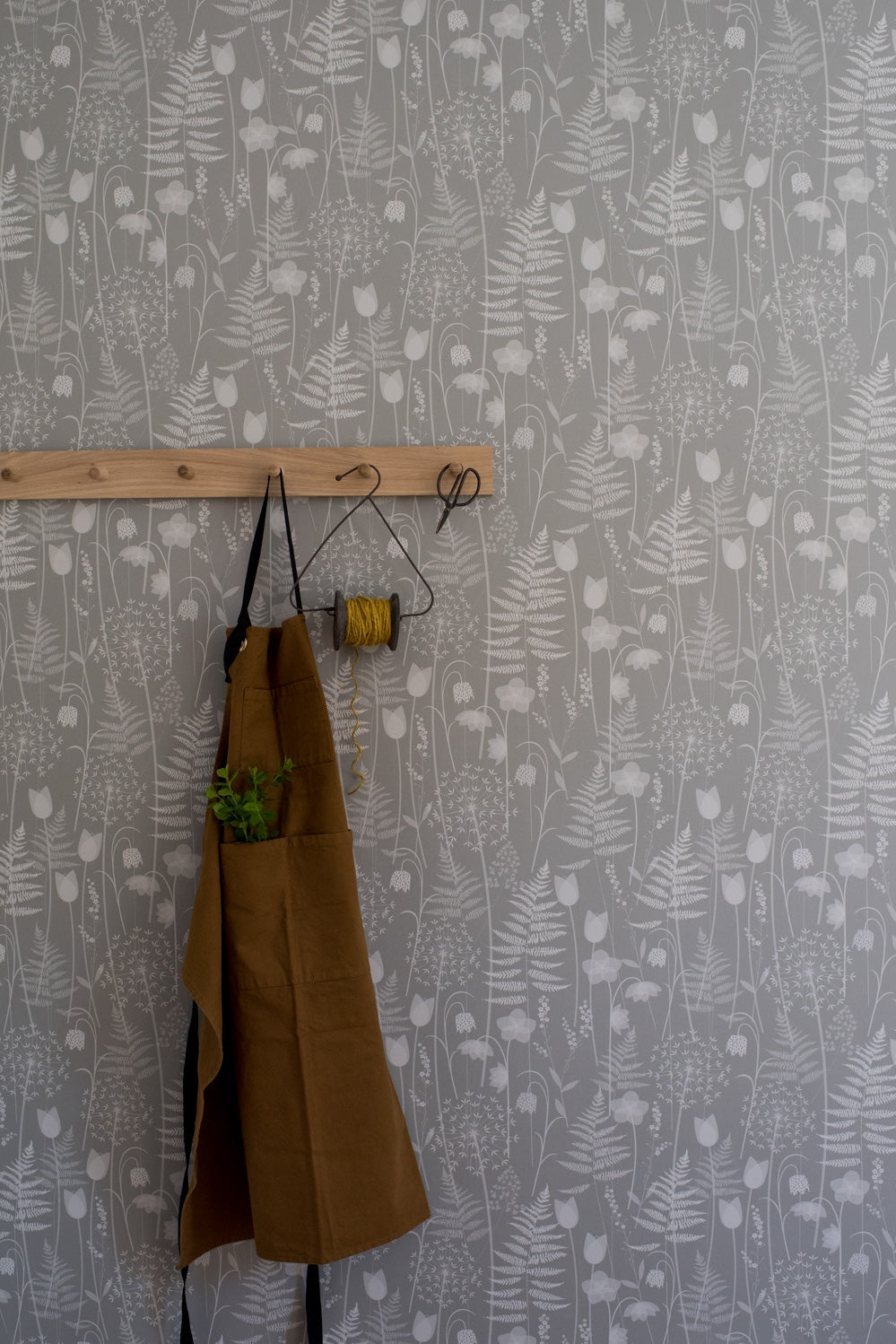 Charlotte's Garden wallpaper in Mist