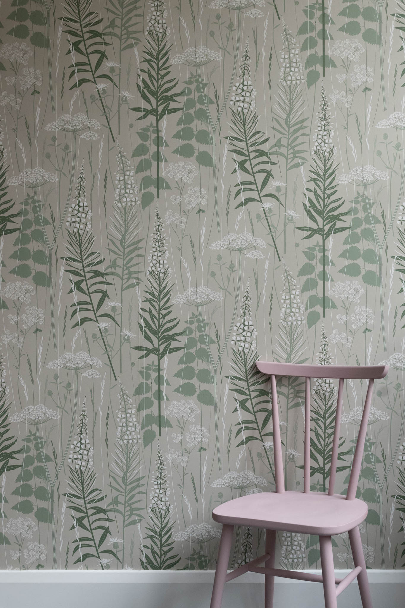 Wild Edge wallpaper in Nettle