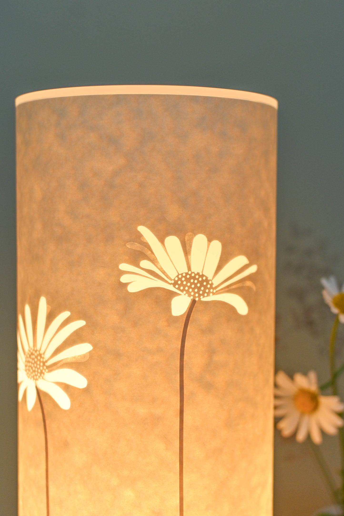 Cylindrical Daisy Table Lamp