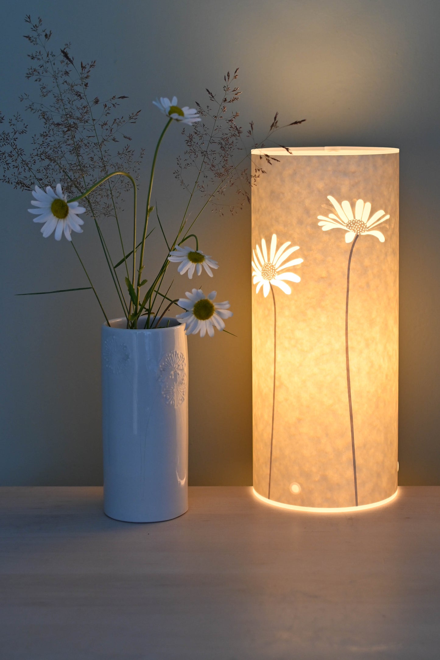 Cylindrical Daisy Table Lamp