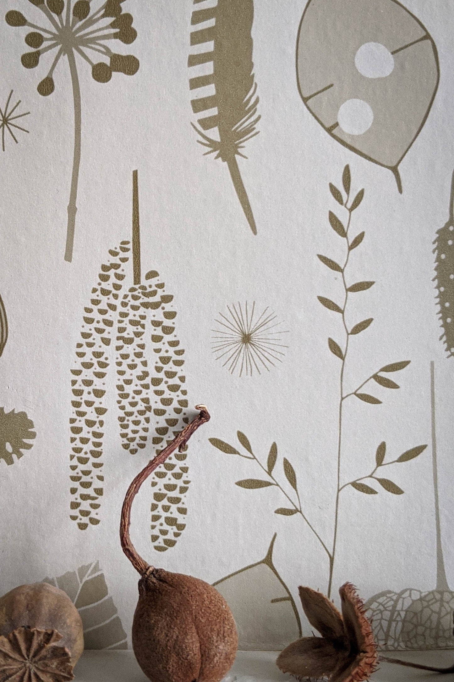 Tiny Treasures Wallpaper in Old Gold